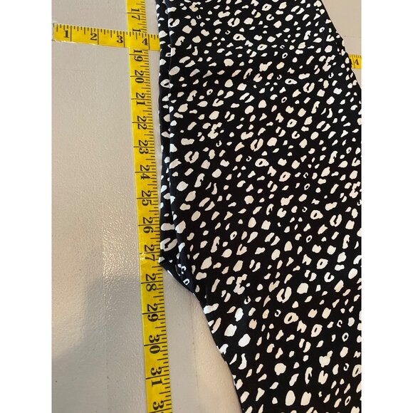 Chicos Size 6 Womens Black & White Animal Print Pants Size 0.5 - Picture 7 of 9
